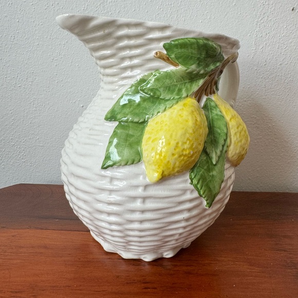 Vintage Italian ceramic trompe l'oeil lemon wicker pitcher - Picture 7 of 11